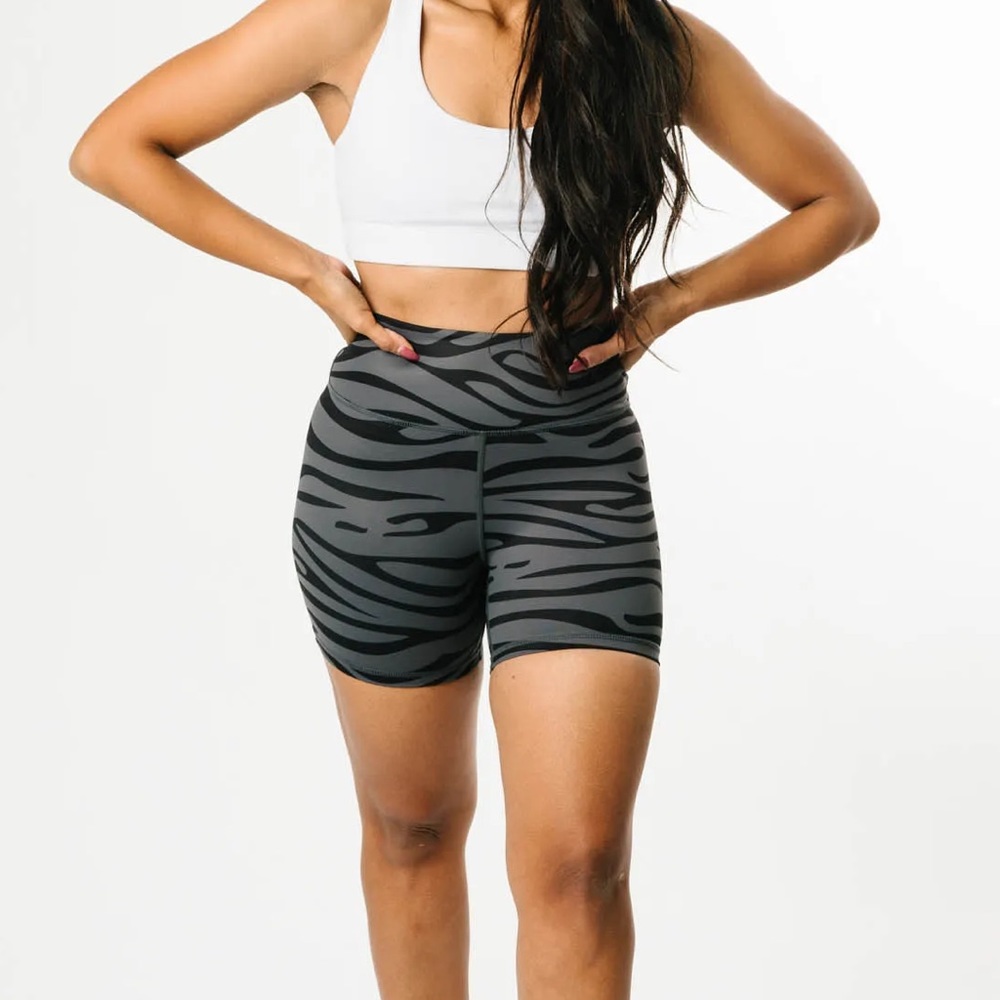 Zyia Active Gray Safari Light n Tight Hustle Shorts 4"